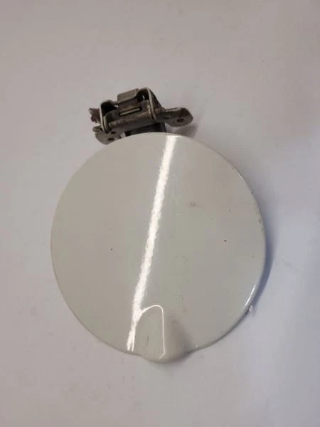 Dodge Grand Caravan 2008-2020 puerta de llenado de combustible blanca Foto 1 de 4