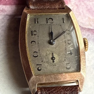 1929 fully Hallmarked Solid 9ct Gold Tonneau Shaped Swiss Gentleman’s Watch GWO - Picture 1 of 13