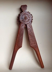 Vintage Folk Art Wood Wooden Hand Carved Nutcracker Pineapple Top Treen - Picture 1 of 6