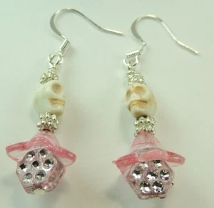 Calavera Crema Howlita Coral y Acrílico Flores y Cuentas Elegante Joyería Hecha a Mano - Imagen 1 de 1