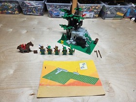 LEGO Castle Forestmen 6066 Camouflaged Outpost with instructions, no box