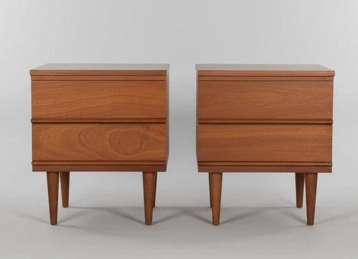 Par de aparadores modernos de mediados de siglo - Acabado MCM nogal, años 60, cola de milano Foto 1 de 4