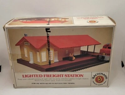 Bachmann HO Lighted Freight Station #46216 - Image 1 of 4