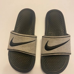 nike sb benassi solarsoft mens slide sandals