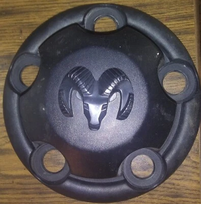 Cubierta de buje central negra usada excelente 17" CH32162 Dodge Ram 2002-2008 Foto 1 de 2