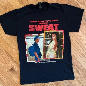 Charli XCX Sweat Tour 2024 Rap Tee Shirt Style Size Medium Black Troye Sivan - Picture 1 of 9