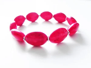 Red dyed turquoise gemstone stretch bracelet with silver tone daisy spacers - Picture 1 of 3