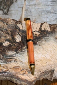 Eleganter handgedrechselter Dreh-Kugelschreiber aus nachhaltigem regionalem Holz - Bild 1 von 16