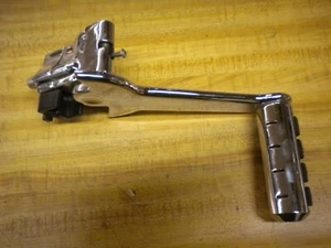 Kuryakyn Right rear touring adjustable passanger peg mount clamp - Foto 1 di 5