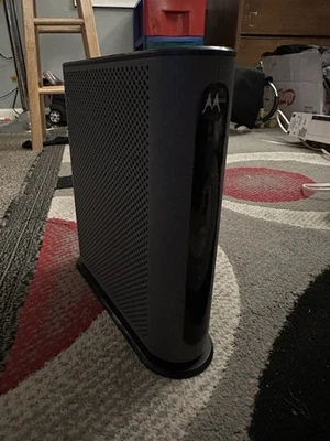 Motorola MG8702 Cable Modem Router Combo with AC Adapter - Image 1 of 4