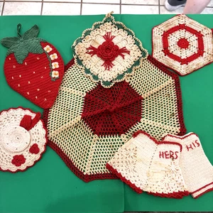 Menge 7 Vintage gehäkelte Topflappen Untersetzer Handarbeit rot weiß grün Country kitschig - Bild 1 von 19