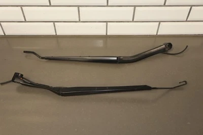 2005-2013 C6 Corvette Pair LH&RH Wiper Arms W/O Blades - Immagine 1 di 4