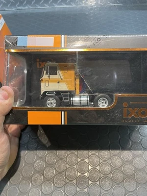 IXO 1/43 Truck 1970 GMC Astro - Image 1 of 4