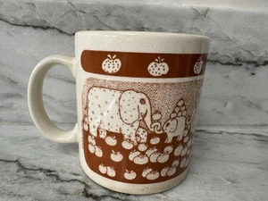 1978 Taylor & Ng Ceramic Mug Primitives Elephant Family Pumpkin Patch Red - Picture 1 of 8