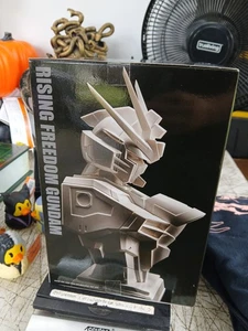 Banpresto 8,7" Big Size G-Ceramical Cranenking Figure Rising Freedom Gundam - Foto 1 di 2