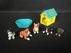 Vintage Welpe in meiner Tasche Figuren Menge 5 Hunde mit Hundehaus & Bett - Bild 1 von 7