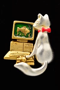 Spilla Vintage Danecraft Spilla Gatto Computer Salvaschermo Desktop Pesci Anni '80 BinA3 - Foto 1 di 12
