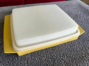 Vintage 1970s Tupperware Deviled Egg Keeper Harvest Gold w/ Inserts #723 -3 EUC - Picture 1 of 4