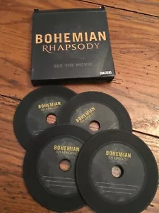 SET SOTTOBICCHIERI PROMO FILM QUEEN BOHEMIAN RHAPSODY IN SCATOLA - Foto 1 di 1