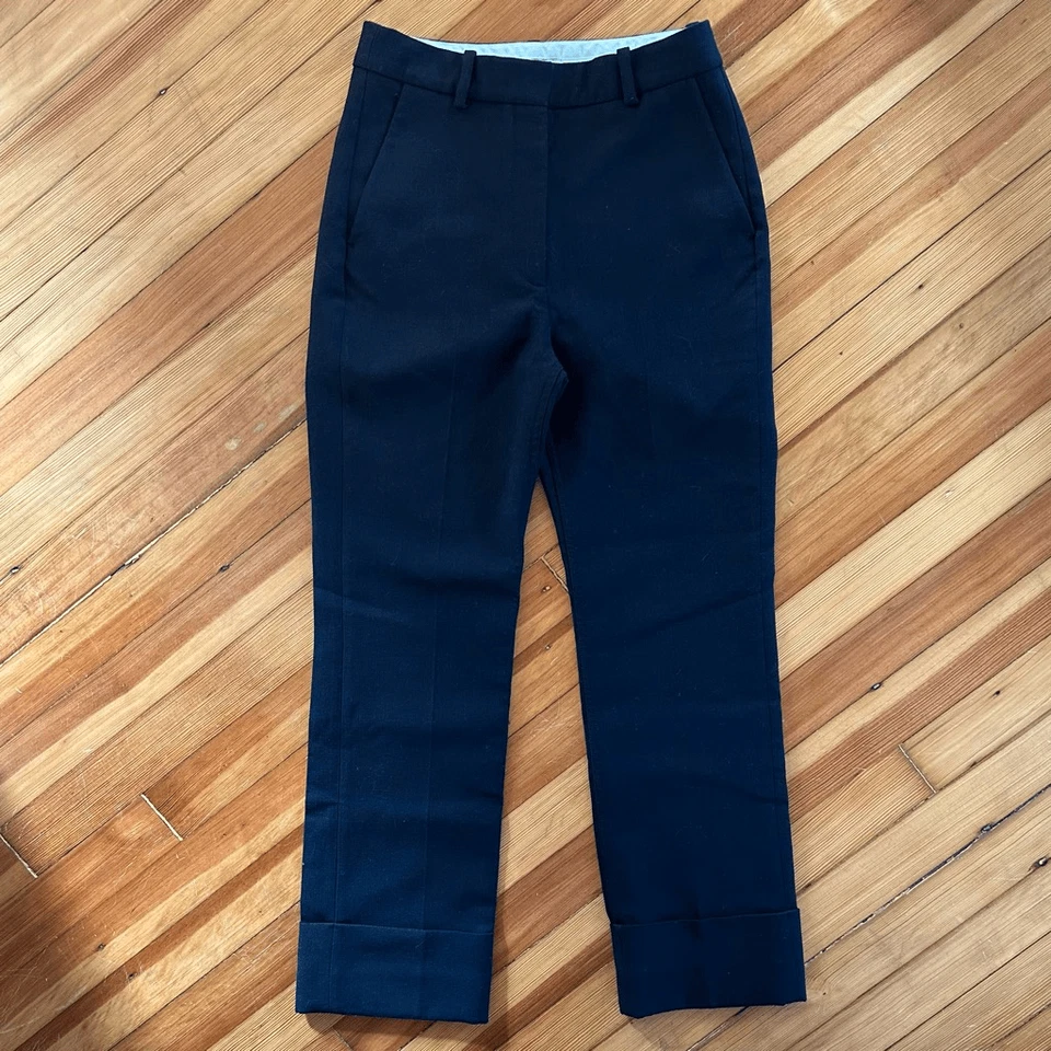 & Other Stories Pantalón Cápsula Mezcla Lana A Medida Puños en Negro Talla 4 Foto 1 de 4