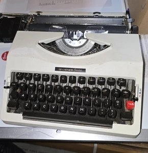 Chevron Student Portable Typewriter, 1970s?, with case - Picture 1 of 3