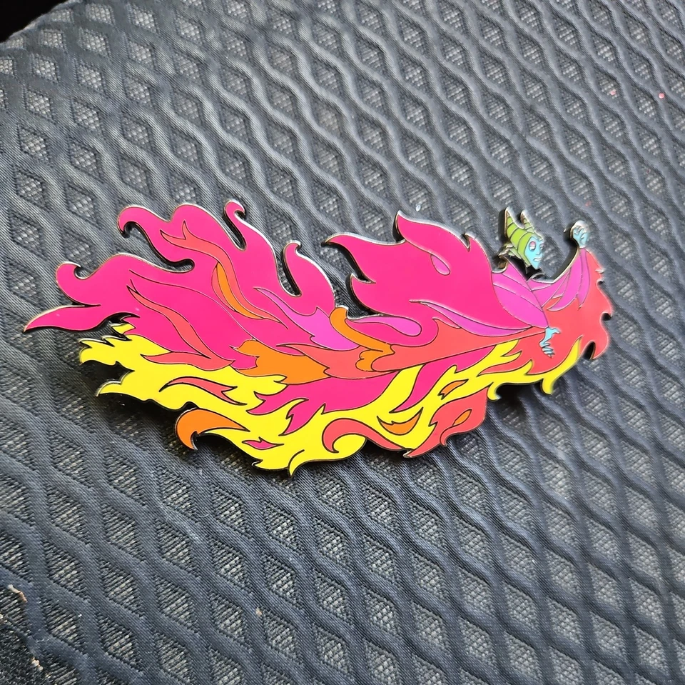 Prendedor Maléfica Disney DS Jumbo Serie Villanos Disney 2009 LE 300 Foto 1 de 3