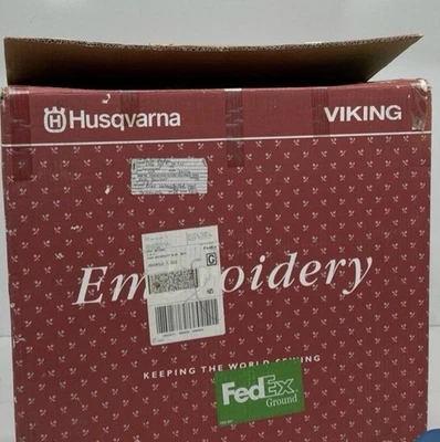 Brazo de fijación bordado Husqvarna Viking con estuche y 2 aros Foto 1 de 3