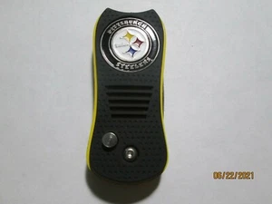 Marcador de pelota de golf de 2 lados Pittsburgh Steelers con herramienta Divot Switchfix Switchblade - Imagen 1 de 2