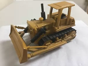 Ertl International TD20 Series E Bulldozer 1:64 - Picture 1 of 14