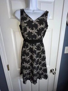 Ann Taylor Petites 4 schwarz Blumen 100 % Seide Kleid ärmellos A-Linie Karriere 4P - Bild 1 von 19