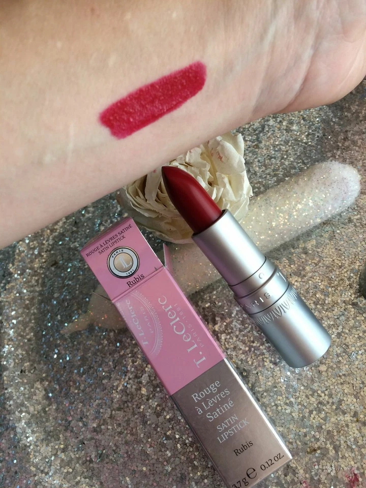 T LECLERC Rojo de Labios Satinado Regalbe Hidrata los Animales Labios Rubí Val - Imagen 1 de 1