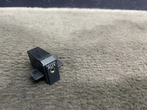 Audi TT 8J AUX Zusatzeingang Buchse 8J0035475A - Bild 1 von 4