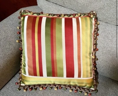 Almohada decorativa única con flecos tono joya rayas tela satinada 16,5 X 16,5 Foto 1 de 4