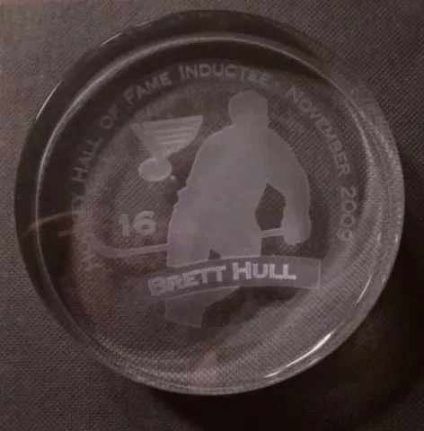 St. Louis Blues Brett Hull Crystal HOF Puck SGA VIP SEASON TICKET HOLDER L@@K Cover