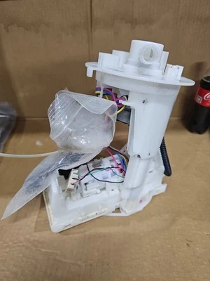 2020 - 2022 TOYOTA HIGHLANDER FUEL GAS TANK PUMP UNIT OEM - Image 1 of 4