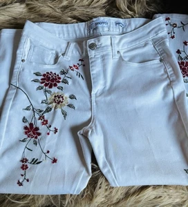 Weiße High Rise Jeans mit Stickerei von Sandpiper Größe 10 - Bild 1 von 9