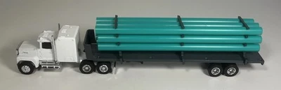 Remolque portador de tubería Ertl 1/64 diecast International semirremolque de plataforma plana  Foto 1 de 4