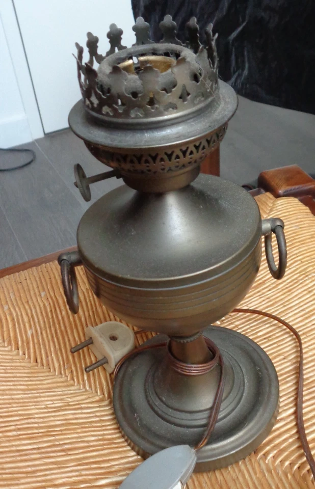 ancienne lampe en laiton hauteur 25 cm fil électrique installé - Photo 1/1