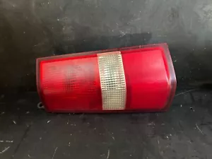 E8 - OEM 2003-2014 GMC EXPRESS DRIVER SIDE TAIL LIGHT 20989662 - Bild 1 von 3