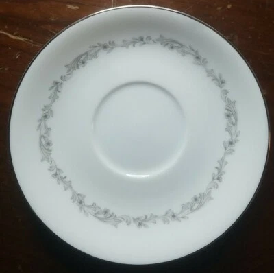 Plato de taza de té 5 5/8" Noritake China 6013 Japón Crestmont Platinum Trim Foto 1 de 2
