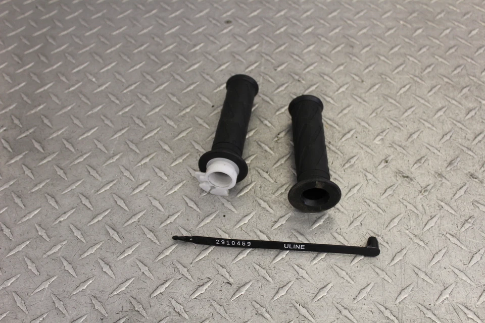 1993 SUZUKI GS500E ПРАВЫЙ ЛЕВЫЙ ЗАЖИМ РУЛЬ РУЧКИ ПАРА КОМПЛЕКТ - Изображение 1 из 4