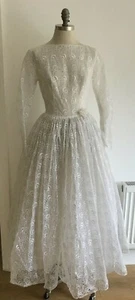 Vestido de Boda True Vintage Años 50 Bordado Marfil, 17,5" Pit to Pit aprox. - Imagen 1 de 9