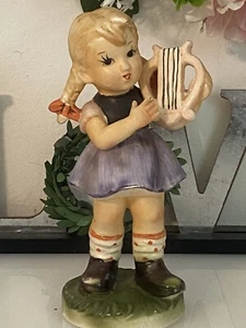 "Estatuilla de porcelana vintage niña rubia tocando arpa pintada a mano 6"" coleccionable" - Imagen 1 de 21
