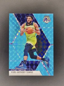 2019-20 Panini Mosaic Karl-Anthony Towns Blue Fluorescent /15 Timberwolves #83 - Foto 1 di 2