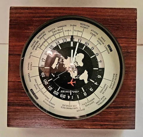 Seiko Quartz World Clock Time Red Airplane Vintage Working Desk Wood QZ877B Cover