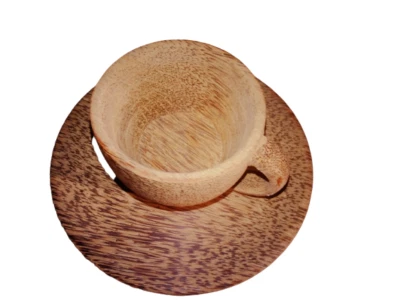 Taza de café y platillo de madera hechos de madera de coco peso ligero resistencia al calor Foto 1 de 4
