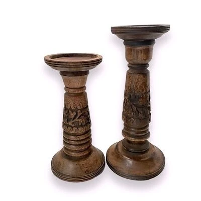 Pillar Chunky 雕刻烛台一对传统英国小屋木质套装 — 第 1/4 张图片