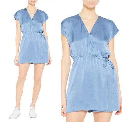 Mameluco delantero envolvente satinado aplastado manga corta Theory, acero azul - pequeño $325 Foto 1 de 4