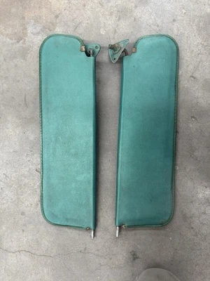 Camión Chevrolet/GMC 1967-1972 parasoles verdes usados OEM con varillas Foto 1 de 4