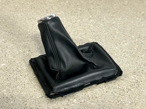 2005-2010 SCION TC 5 velocidades perilla de cambio cuero cubierta bota OEM - Imagen 1 de 3